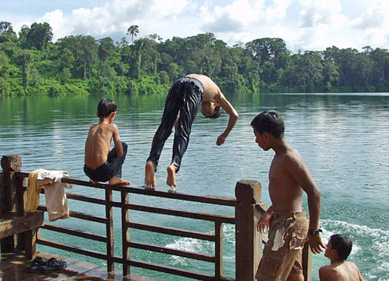 attraction-Boeng Yeak Loam Swimming.jpg